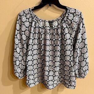 Ann Taylor Factory Monochrome Floral Blouse on off shoulder 3/4 balloon sleeve M